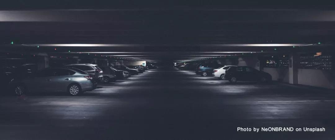  汽車庫、修車庫、停車場